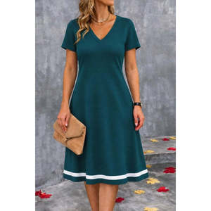 Vestido midi de crepé con cuello en V y manga corta para mujer, con dobladillo adornado, 36479 - Verde - Product Image 1