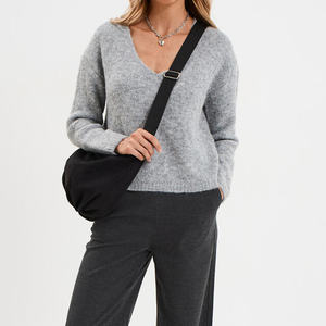 สเวตเตอร์ลำลองสำหรับผู้หญิงทำจากผ้าขนสัตว์เนื้อนุ่มผสมโลโก้ด้านหน้าแบบสวมหัวแบบคลาสสิกสำหรับใส่ในฤดูใบไม้ร่วง/ฤดูหนาว - Product Image 5