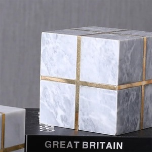 Bougeoir élégant en métal fait à la main pour la décoration de la maison Lanterne en fer vintage Pièce maîtresse pour le salon ou la décoration de mariage - Product Image 2