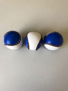 Hecho a medida Hurling Sliotars Hurling Ball Oficial GAA Tamaño Cuero Logotipo personalizado Club Crest Design - Product Image 4