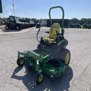 Cortadora de césped de giro cero John Deere Z970R / Z950R 2025 - 150 horas, plataforma de 72 pulgadas, gasolina, 2WD, asiento con suspensión. Tipo de tracción: 2WD - Product Image 1