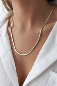 Collier style serpent en or massif 14K pour femme Bijoux de fête classiques sans diamant en alliage de zinc - Product Image 2