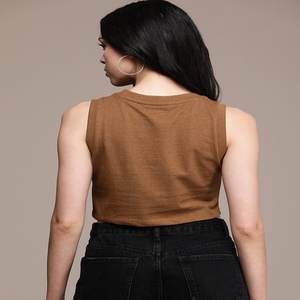 Camiseta marrón con cuello redondo sin mangas ajustada, ropa de verano de longitud corta, camiseta elegante para mujer - Product Image 2