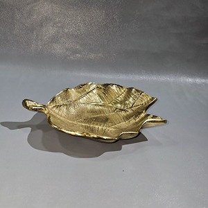 Bandeja de servicio de hojas Bandeja de plato de metal de aluminio Bandeja de servicio de acabado dorado para accesorios de Mesa para el hogar a precio asequible - Product Image 6