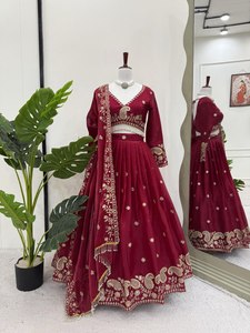 ชุดผ้าลาย georgette lehenga แบบดั้งเดิมพร้อมกระจกและปักเลื่อมเย็บอย่างสมบูรณ์สำหรับงานแต่งงานและงานปาร์ตี้ - Product Image 3