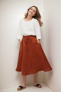 กระโปรงแฟชั่นผ้าลินินสีแดงอิฐแบบลำลองกระโปรง Midi ผ้าลินินแบบลำลองกระโปรงเอวยางยืดสำหรับผู้หญิงปรับแต่งได้พร้อมกระเป๋าขนาดใหญ่ - Product Image 2