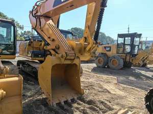 Excavadora de cadenas usada 330DL con motor C9 ACERT de 201.4kW, bomba de caja de cambios, año 2017, 30 toneladas, fiable, lista para uso inmediato en construcción. - Product Image 3