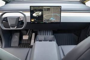 AUTO ELÉCTRICO IMPECABLE, TESLA CYBERTRUCK 2024, 600 HP, DOBLE MOTOR, TRACCIÓN EN LAS CUATRO RUEDAS, LISTO PARA ENVIAR - Product Image 3