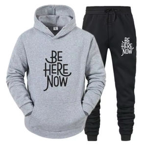 ชุดเซ็ทลำลองสำหรับผู้ชาย เสื้อฮู้ดแขนยาวพิมพ์ลายตัวอักษร กางเกงจ็อกกิ้ง มีฮู้ด เชือกผูกเอว ไซส์ใหญ่ ระบายอากาศได้ดี เหมาะสำหรับกิจกรรมกลางแจ้ง - Product Image 1