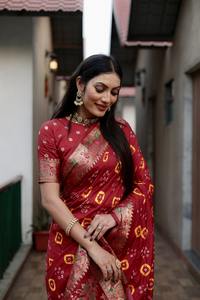 Welltex Bandhej Silk Saree Kalash-マルーンモデル豊富なPallu Matkaボーダーザリ織り女性用オリジナルインドパキスタンデザイン - Product Image 2