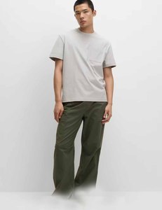 Streetwear Look T Shirt pour Hommes Mode Vêtements Confortable Usage Quotidien Fournisseur Salon Voyage Gym Casual Bulk Outfit Wear - Product Image 4