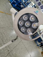 Lámpara de Examen Quirúrgico LED con Altura Ajustable Eléctricamente, con Batería, de Pie, para Quirófano