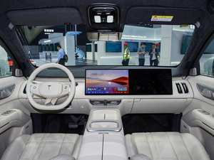 Vehículo Eléctrico de Energía Nueva Usado 2025 en Buenas Condiciones, Bajo Kilometraje, Listo para Conducir, Calidad Perfecta xx - Product Image 2