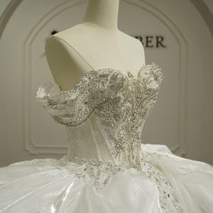 Robe de mariée de bal exclusive GT26056 moderne, style princesse, avec volants, taille empire, traîne chapelle, dentelle et fleurs pour femme - Product Image 5
