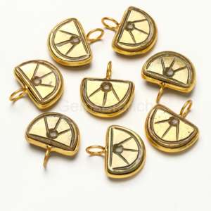 เครื่องประดับคริสตัลแร่ไพไรต์ธรรมชาติสลักรูปผลไม้สีส้มเครื่องประดับคริสตัลบำบัดสีทอง14x10มม. จี้อัญมณีไพไรต์จากผู้ผลิต - Product Image 2