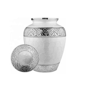 100% Urna funeraria para adultos hecha a mano Urna de cremación Urna de latón macizo para cenizas humanas - Product Image 1