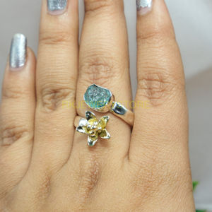 Anillo de Compromiso Hecho a Mano con Piedra Preciosa de Apatita Azul Natural, Diseño Único, Plata de Ley 925 y Latón, Joyería Ajustable - Product Image 5