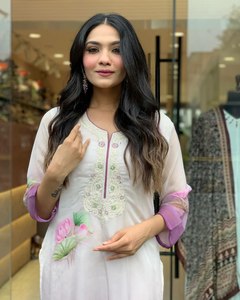 ชุดโชว์ผลงานการผสมผสานสีสันสดใสชุดอินเดียพื้นเมืองชุดสามชิ้นสำหรับสวมใส่ในงานปาร์ตี้ทุกวันและสำนักงาน - Product Image 3