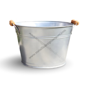Cubo de hielo de metal galvanizado ovalado con asas de madera, perfecto para fiestas, eventos y almacenamiento de bebidas al aire libre - Product Image 6