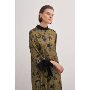 Robe de soirée longue à imprimé floral, coupe trapèze, avec détail manches, pour mariage ou soirée - Product Image 5