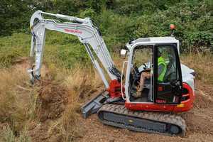 Mini-excavatrice sur chenilles TAKEUCHI TB370, moteur Yanmar, vérin hydraulique Eaton, pompe à moteur PLC, boîte de vitesses, engrenage - Haute efficacité, 3 ans - Product Image 2