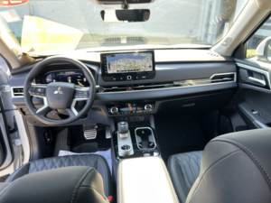 Limpio seminuevo 2025 Mitsubish-i Outlande-r SEL - Product Image 3