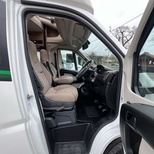 2024 Luxury Caravan Camper Trailers Estándar 4x4 Outdoor RV Camping Truck Camper Van para Road Expedition - Product Image 2