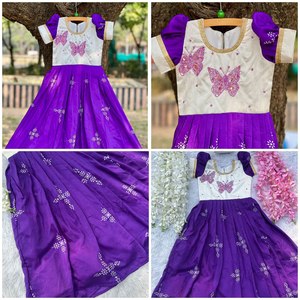 Parfait pour toutes les fêtes et les cérémonies, robe pour enfants à motif de manches fantaisie, imprimé papillon et broderie au point complet - Product Image 6
