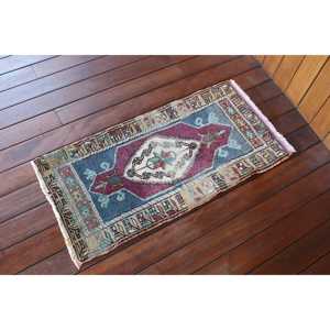Tapis turc vintage, petit tapis de 1,4x3 pieds (44x90 cm), tapis persan en laine rouge - Product Image 2