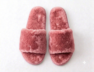 Pantoufles d'hôtel en fourrure pour hommes et femmes, logo personnalisé, multicolores, faites à la main, pour la maison : pantoufles d'intérieur confortables avec bordure en PU - Product Image 5