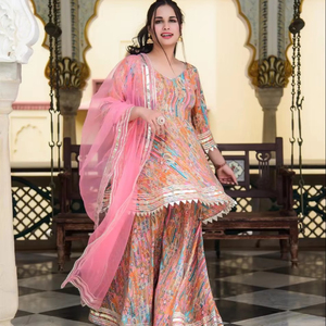 Conjunto de Kurta estampado clásico tradicional de moda para mujer con patrones vibrantes y atractivo tradicional para fiestas y ropa informal - Product Image 1