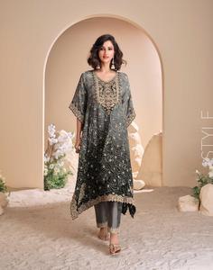 Shalwar Kameez de Invierno con Bordado de Tulipanes Hecho a Mano, Estilo Indio, Viscosa, Crepé, Seda, Organza, Gota Patti, Kaftan, Ropa Formal - Product Image 1