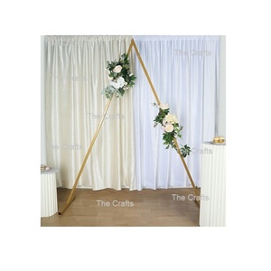 Maravilloso Soporte de Bienvenida de Diseño Exclusivo, Hecho a Mano en Metal Color Dorado, para Bodas y Decoración del Hogar - Product Image 1