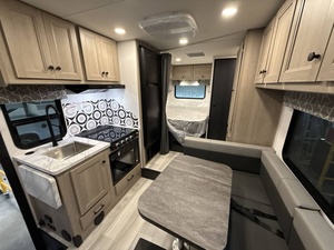 รถบ้านแคมป์ปิ้งรุ่นใหม่ปี 2026 Foorest River Sunseeker Le 2350C RV - Product Image 4