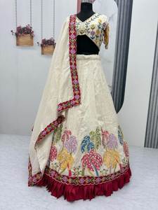 Lehenga choli กับ dupatta ในเนื้อเยื่อผ้าไหมเคี่ยวกับการเย็บปักถักร้อยลำดับการทำงานสำหรับงานแต่งงานและงานเลี้ยง - Product Image 6