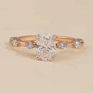 Anillo de Compromiso Solitario con Diamante Cultivado en Laboratorio, Elegante Corte Ovalado, Opciones de Plata de Ley/Platino/Oro, Claridad VS1 - Product Image 3