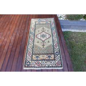 Alfombra de 2.4x5.2 pies, Alfombra Turca Vintage, Alfombra de Lana Azul y Roja Estilo Suroeste - Product Image 1