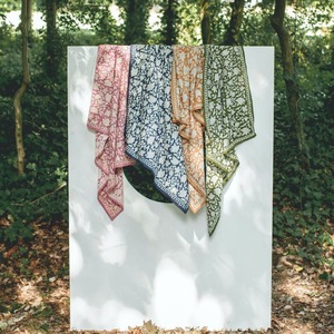 Pañuelos Cuadrados de Algodón Hechos a Mano y Personalizados - Diseño Floral, Transpirables, de Secado Rápido, Ecológicos, Multicolores, al por Mayor - Product Image 2