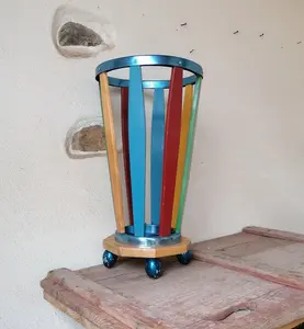 ชั้นเก็บร่มหลากสีทำจากโลหะที่มีดีไซน์ทันสมัยเหมาะสำหรับการตกแต่งบ้านและโรงแรม - Product Image 2