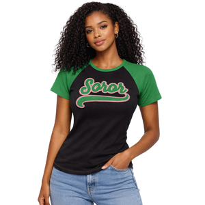 Camiseta Negra 08 Soror con Mangas Raglán, Camiseta Rosa y Verde para Mujeres de Hermandad Griega, Ropa Casual Elegante para Hermandad Universitaria - Product Image 1