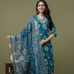 Conjunto Kurti de tela Vaticana de mujer de calidad premium Chanderi Zari Digital impreso Dupatta trabajo manual de tres piezas - Product Image 1