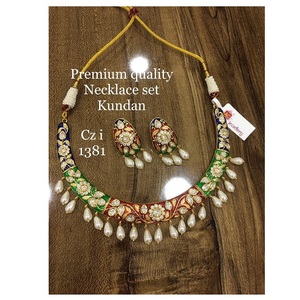ชุดสร้อยคอ Kundan สำหรับเจ้าสาวแบบหนาพร้อมรายละเอียดที่ทำด้วยมือและเคลือบทองสำหรับรูปลักษณ์แบบราชวงศ์ในราคาขายส่ง - Product Image 2