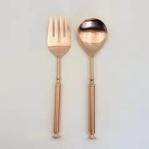 Ensemble de serveurs à salade en acier inoxydable avec finition cuivrée, élégant, fabriqué à la main, pour la cuisine et la salle à manger - Product Image 1