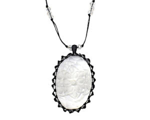 Collier pendentif en quartz en cristal naturel fait à la main, cadre de forme ovale à la mode, breloque en laiton, pierre précieuse unique - Product Image 1