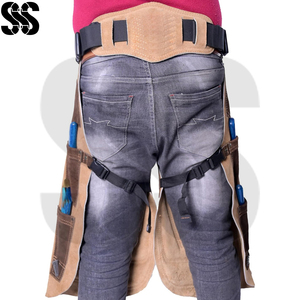 Cinturones Ajustables para Piernas con Correas de Cuero Genuino Reforzadas con Acero Inoxidable para Proteger las Patas de Caballos al Recortar las Pezuñas - Product Image 5