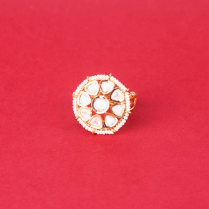 Kanhai Jewels Bague réglable en cristal et strass de style religieux pour femme avec laiton plaqué or pour mariage/anniversaire - Product Image 1