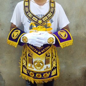 NUEVO SET DE REGALIA MASÓNICA PARA EX GRAN MAESTRO: DELANTAL, COLLAR, MANGUETAS Y JOYAS - Product Image 1