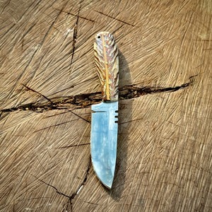 Meilleur couteau de skinner fait à la main avec poignée en résine personnalisable OEM Meilleurs couteaux de chasse Cadeau pour bricolage en acier inoxydable - Product Image 2