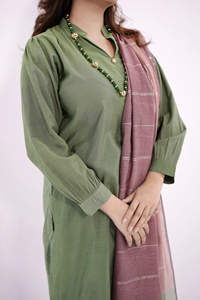 Shalwar Kameez en lin brodé respirant pour femmes, style ethnique punjabi, idéal pour les fêtes formelles, collection hiver, sans plis, prêt pour toutes les saisons - Product Image 6