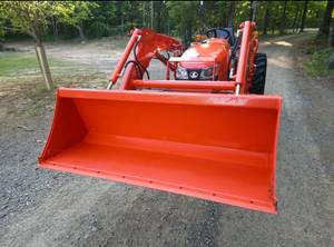 Tracteur Kubota L2501 4x4 de 25 CV avec boîte de vitesses et chargeur frontal, garantie de 2 ans, pour usage agricole et horticole - Product Image 4